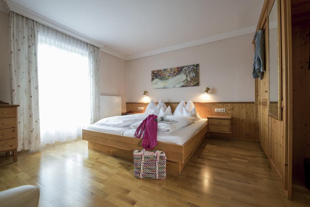 Hotel & Restaurant Ragginger Attersee نسدورف ام اترسي المظهر الخارجي الصورة