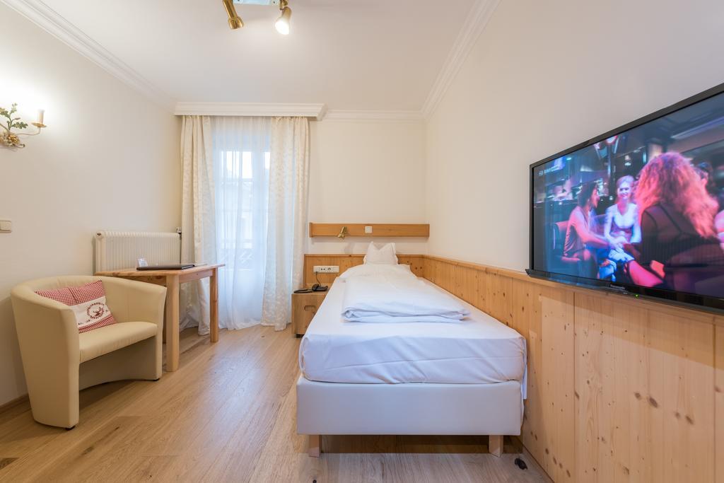 Hotel & Restaurant Ragginger Attersee نسدورف ام اترسي المظهر الخارجي الصورة