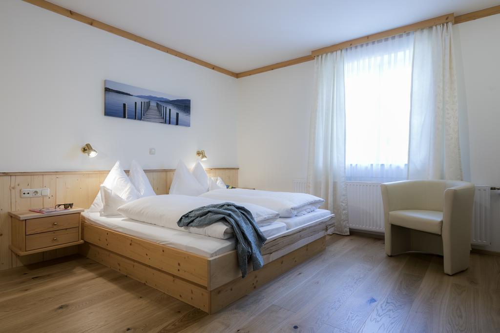 Hotel & Restaurant Ragginger Attersee نسدورف ام اترسي المظهر الخارجي الصورة