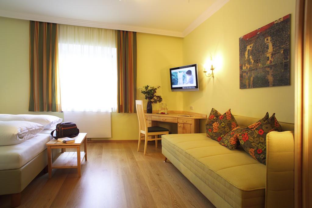 Hotel & Restaurant Ragginger Attersee نسدورف ام اترسي الغرفة الصورة