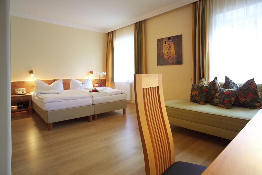 Hotel & Restaurant Ragginger Attersee نسدورف ام اترسي الغرفة الصورة